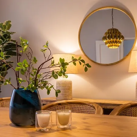 Lillian Ponta Delgada