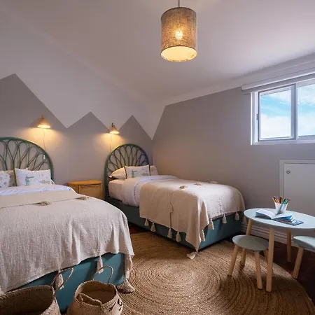 Lillian Ponta Delgada